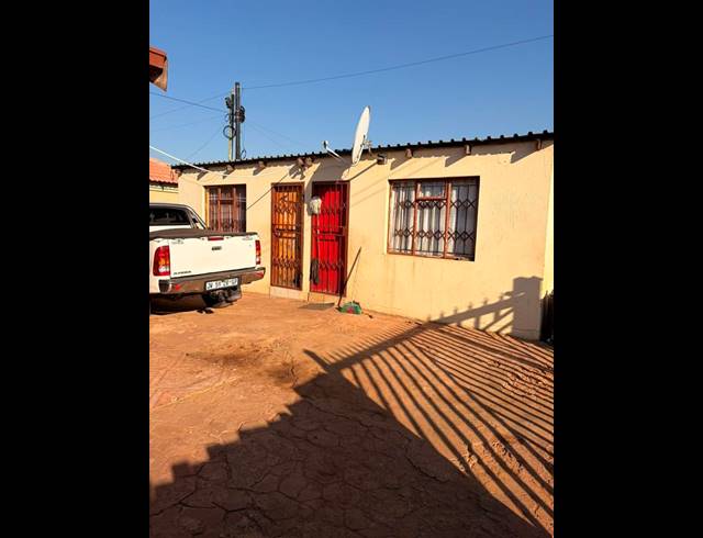 7 BEDROOM HOUSE FOR SALE IN MAHUBE VALLEY